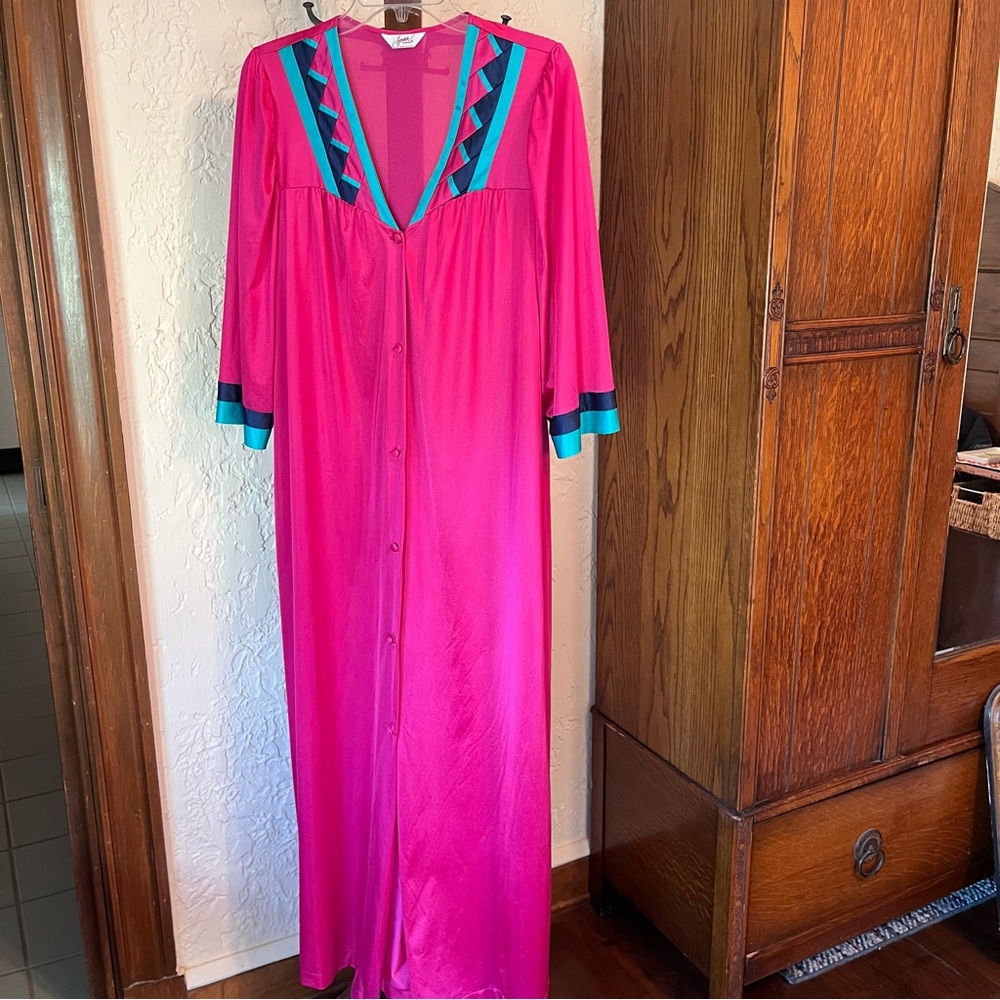 Vintage 1970's Henson Kickernick Pink Nylon Button Front Long Robe